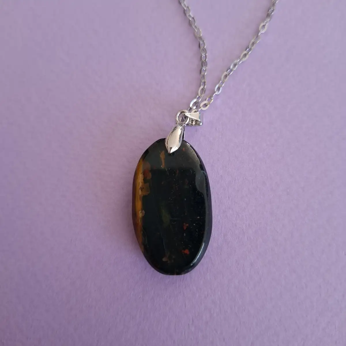 Pendentif en Jaspe Héliotrope naturel