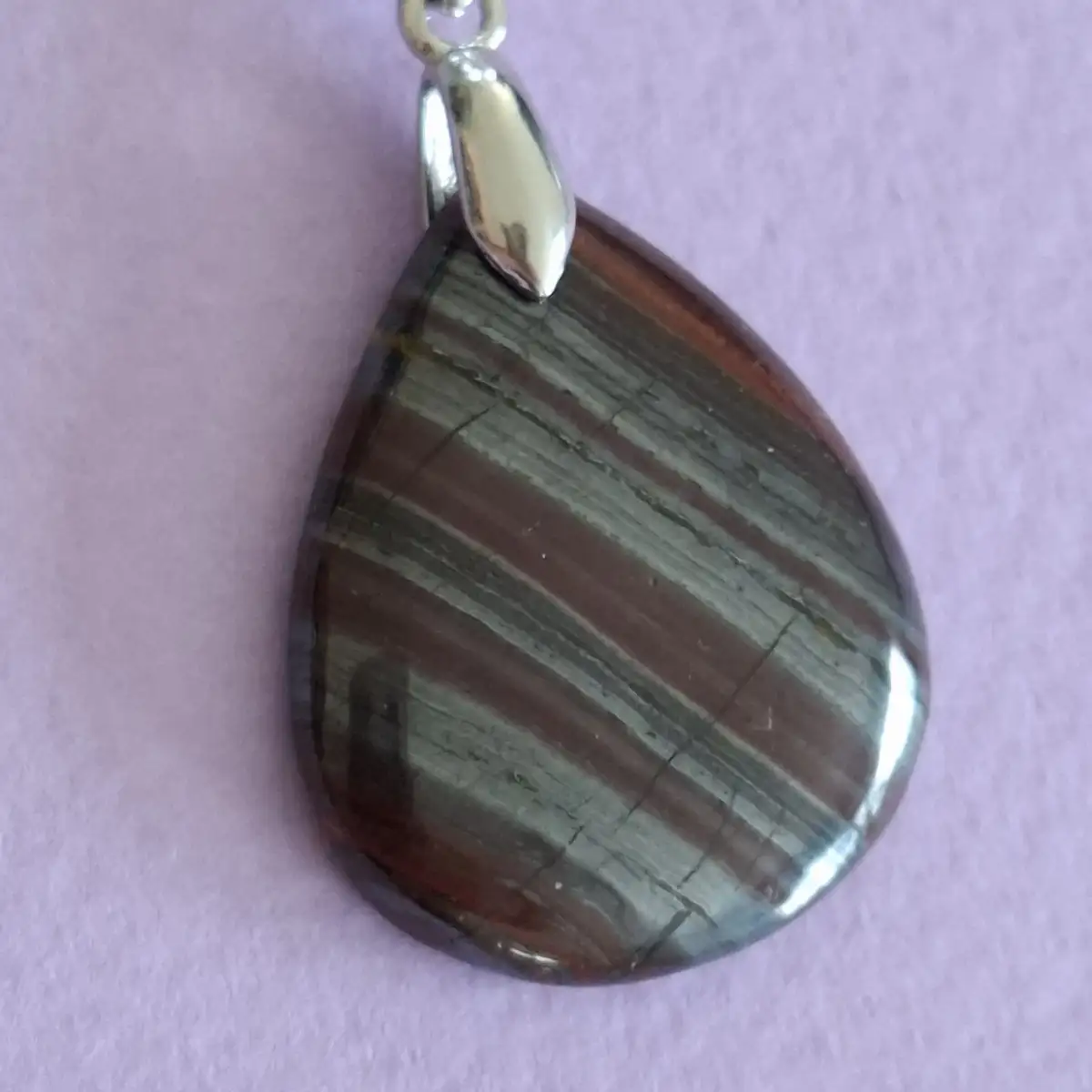 Pendentif en Œil de Fer naturel