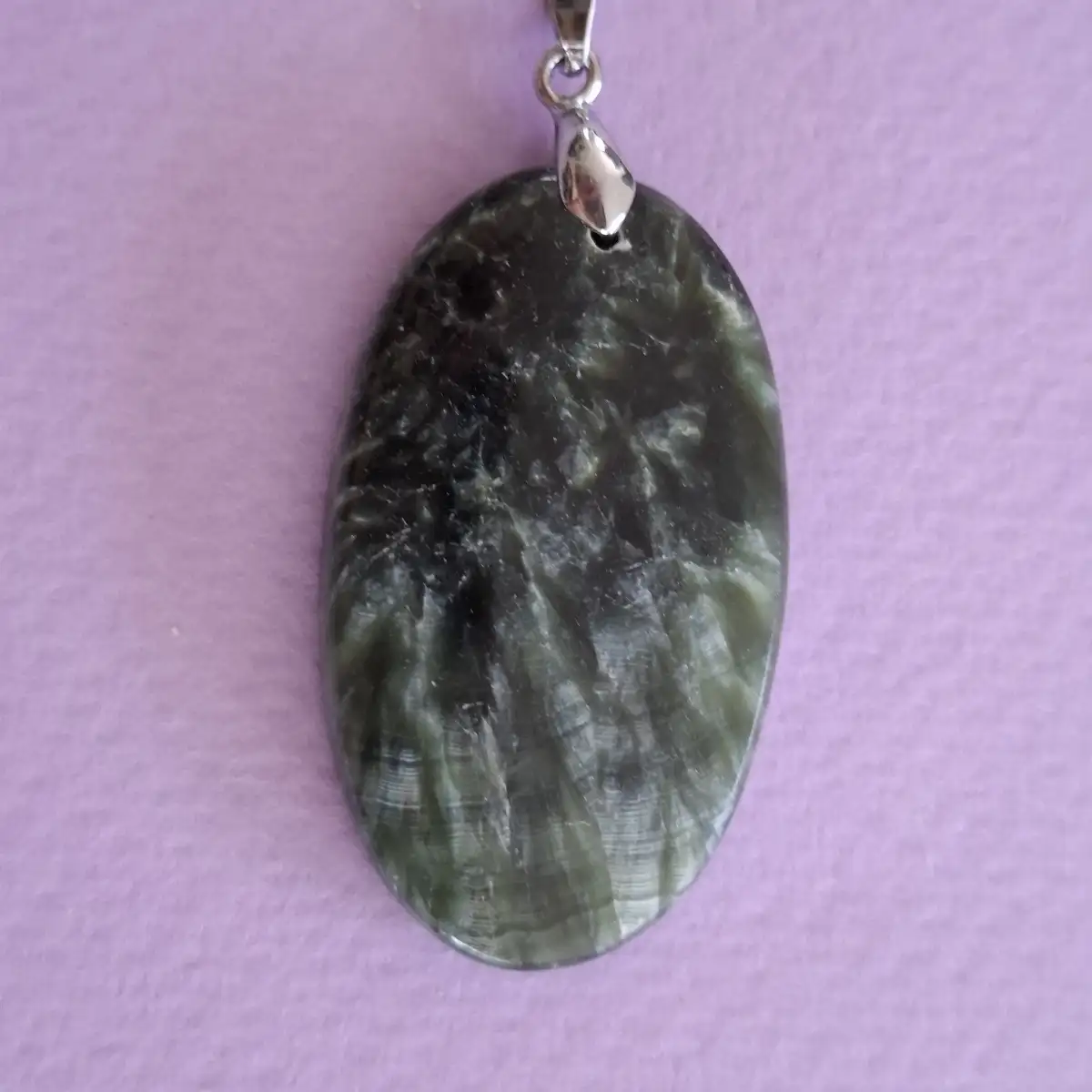 Pendentif en Séraphinite naturelle