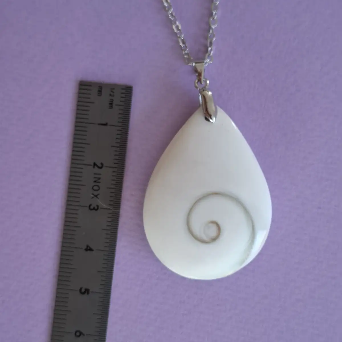Pendentif en Œil de Sainte-Lucie naturel