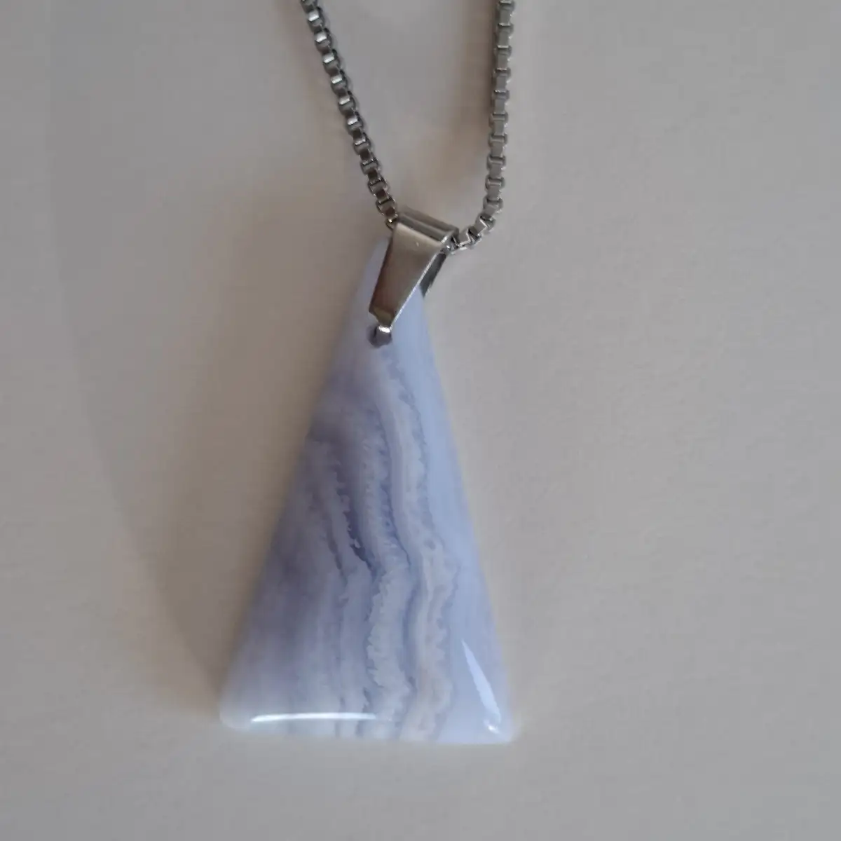 Pendentif en Calcédoine bleue naturelle