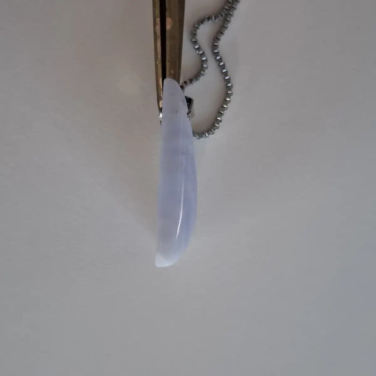 Pendentif en Calcédoine bleue naturelle