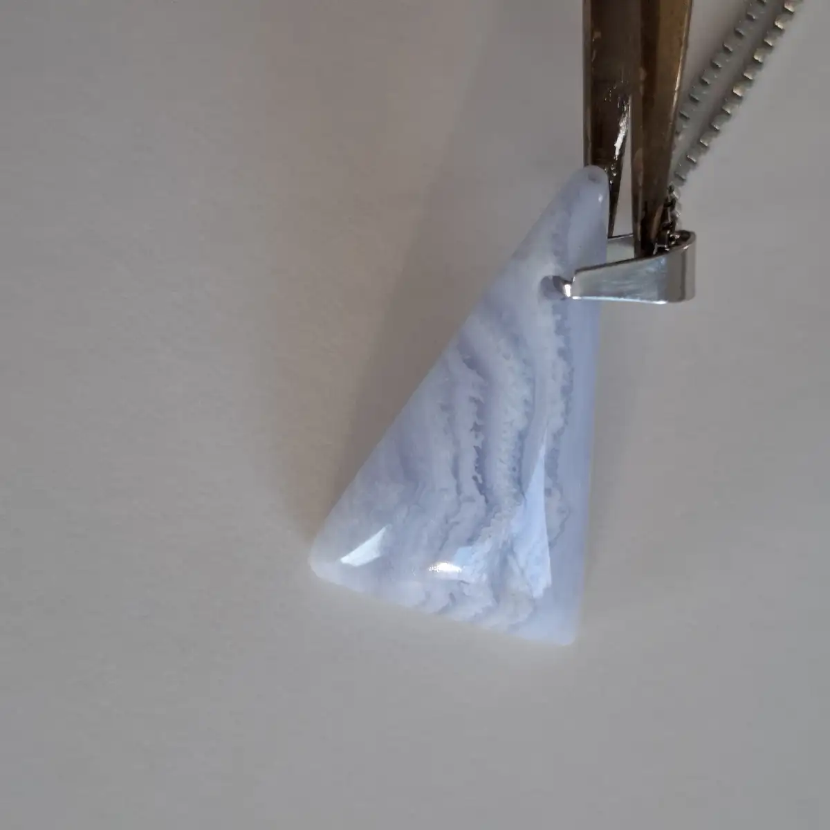 Pendentif en Calcédoine bleue naturelle