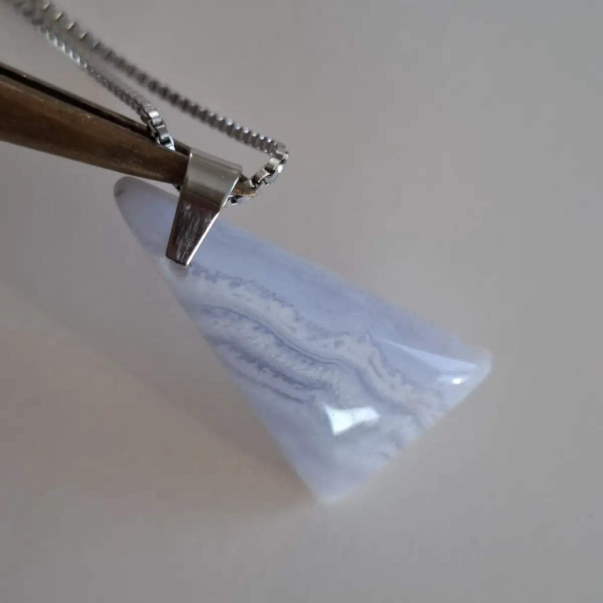 Pendentif en Calcédoine bleue naturelle