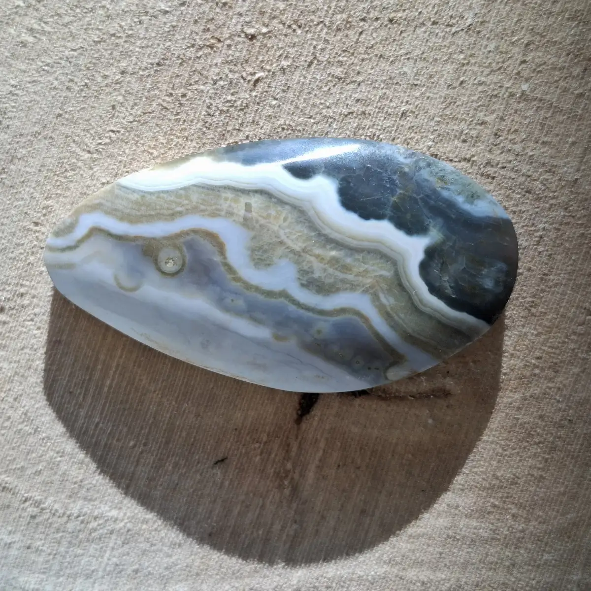 Jaspe orbiculaire naturel – Cabochon artisanal