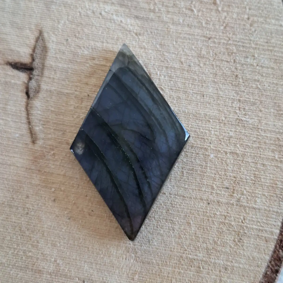 Labradorite – Cabochon losange artisanal 32 × 20 mm