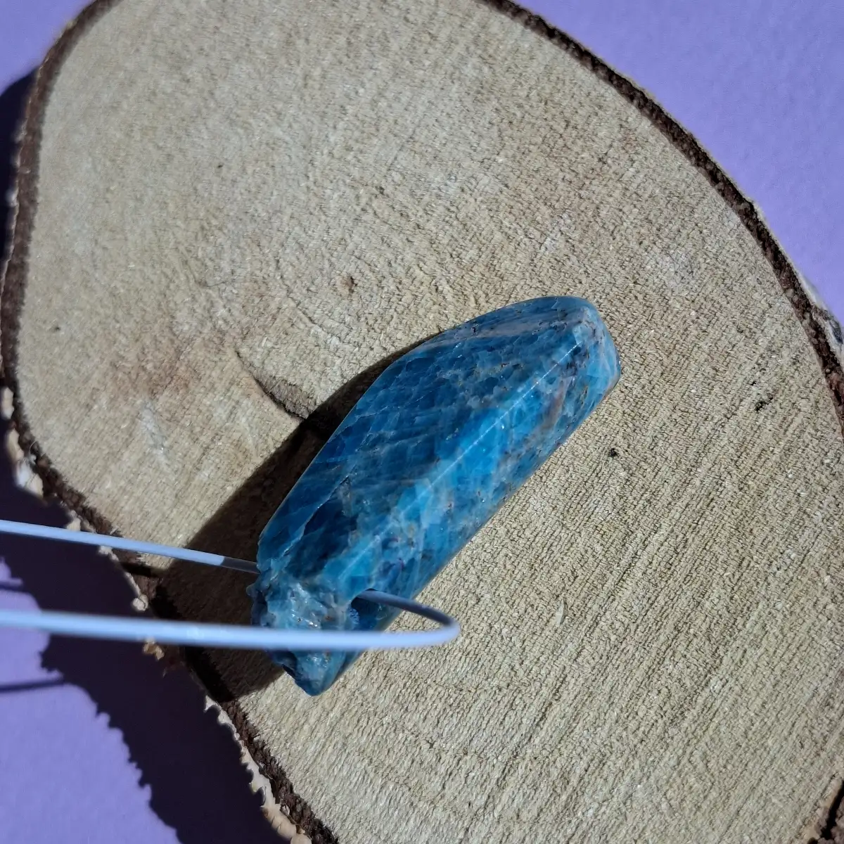 Pendentif en Apatite bleue naturelle