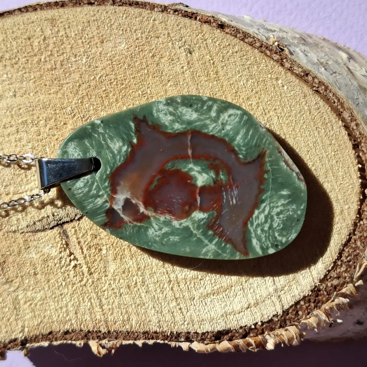 Pendentif en Jaspe Sanguin (Héliotrope)