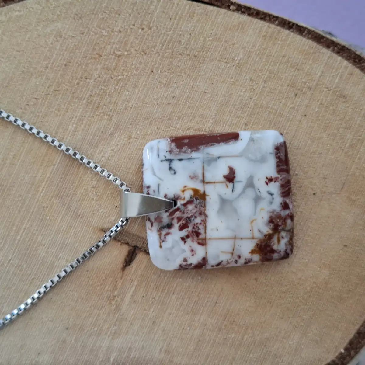 Pendentif en Jaspe Bréchique