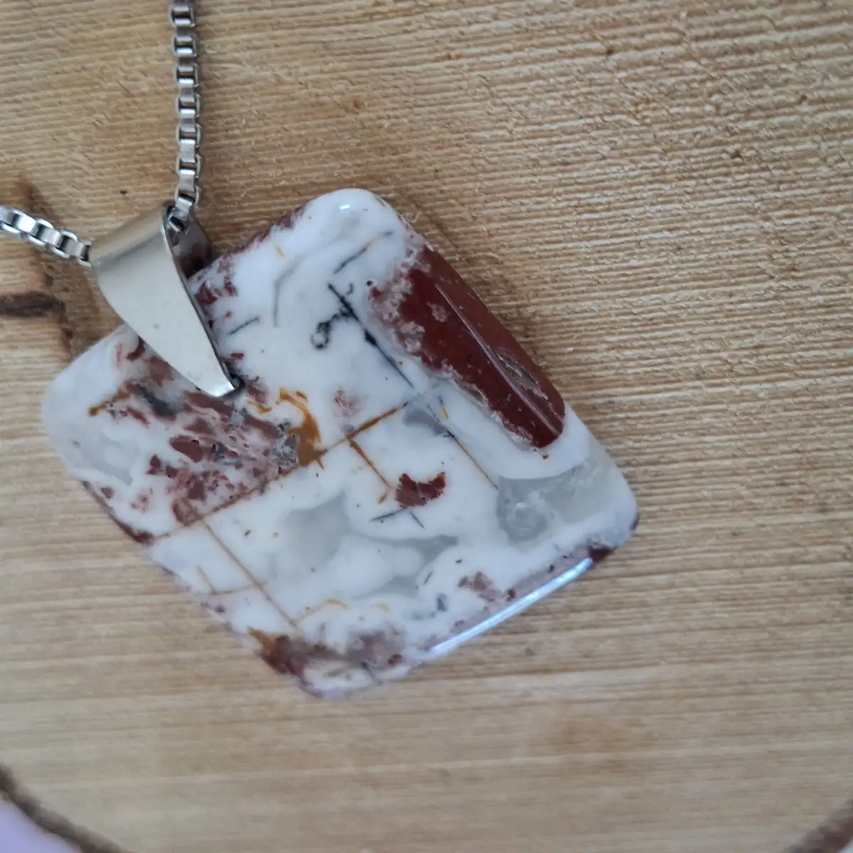 Pendentif en Jaspe Bréchique