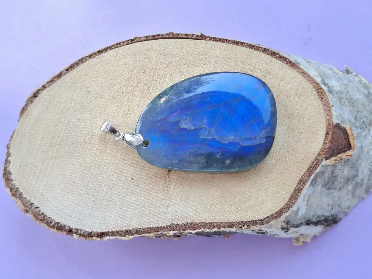 cabochon en labradorite naturelle- couleur Bleu