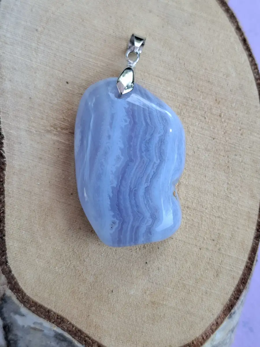 Pendentif en Calcédoine bleue naturelle