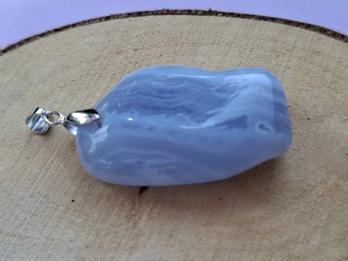Pendentif en Calcédoine bleue naturelle