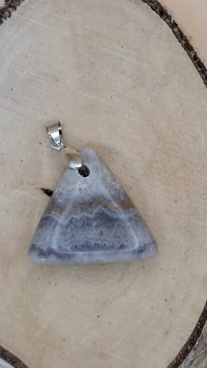 Pendentif en Agate de Châtel-Perron naturelle– France (Auvergne)