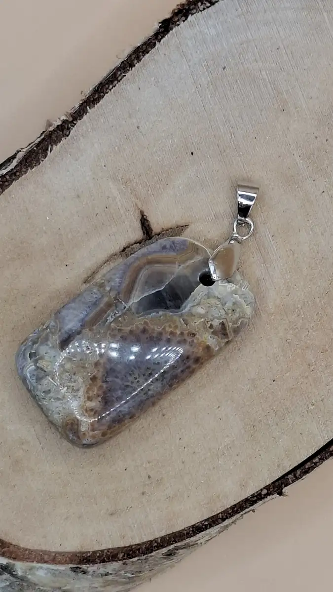 Pendentif en Agate de Châtel-Perron naturelle– France (Auvergne)