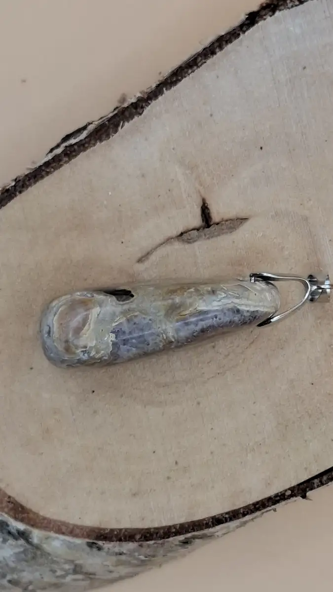 Pendentif en Agate de Châtel-Perron naturelle– France (Auvergne)