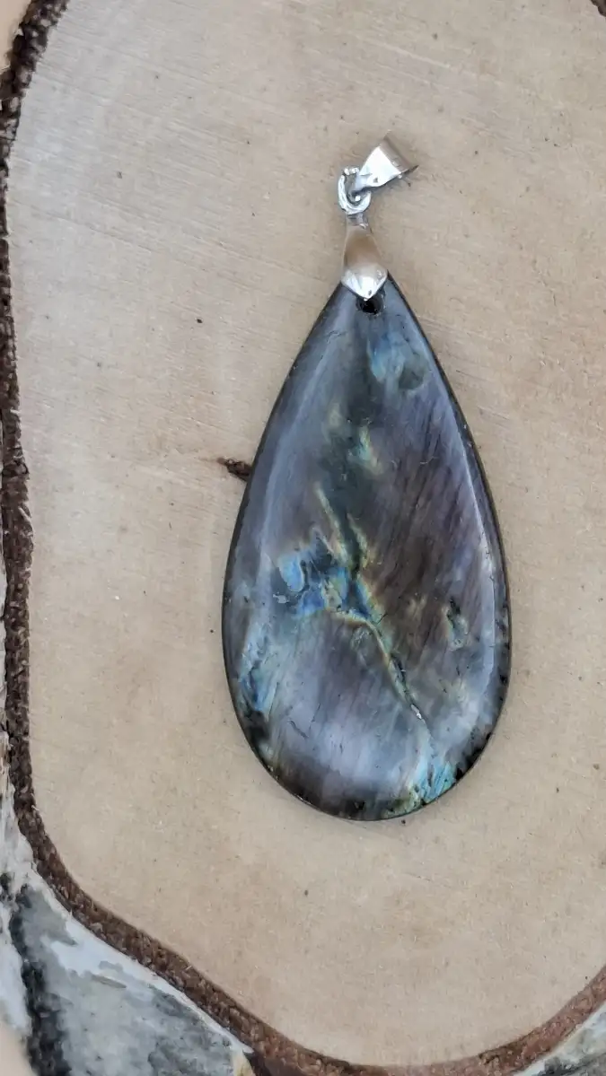 Pendentif en Labradorite aux reflets Bleu