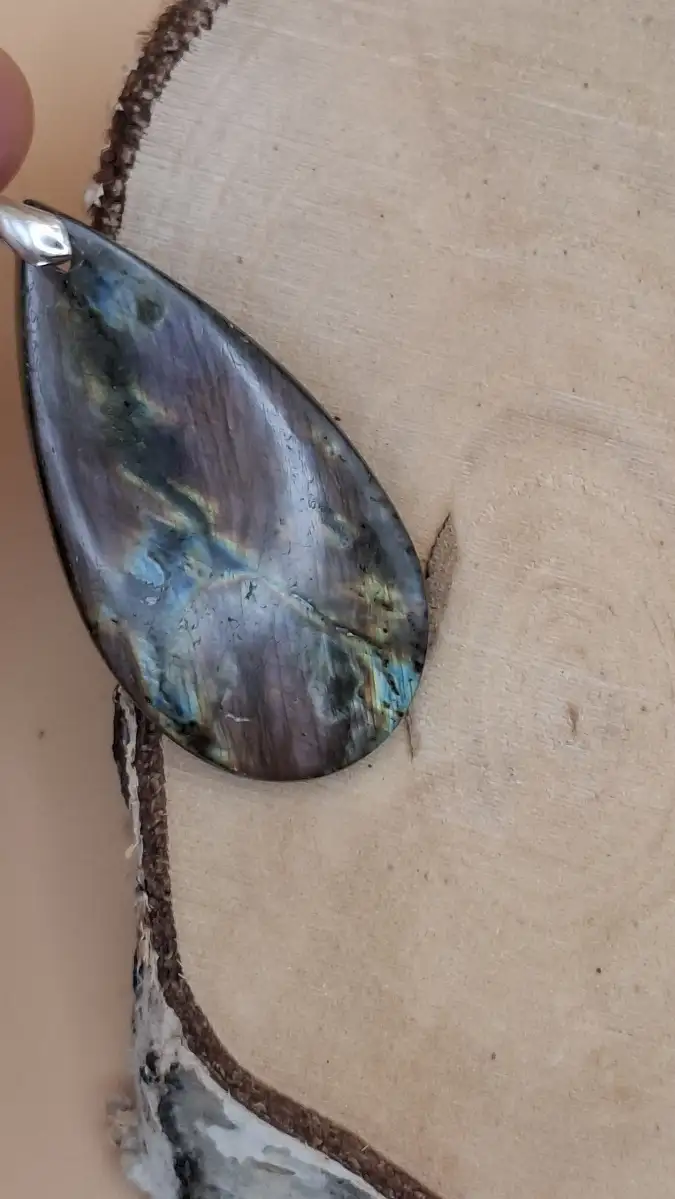 Pendentif en Labradorite aux reflets Bleu